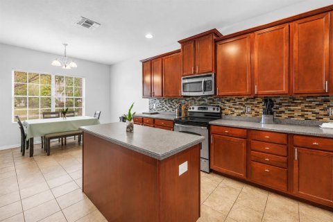 House in Gibsonton, Florida 3 bedrooms, 219.99 sq.m. № 2379652 - photo 4