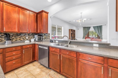 House in Gibsonton, Florida 3 bedrooms, 219.99 sq.m. № 2379652 - photo 7