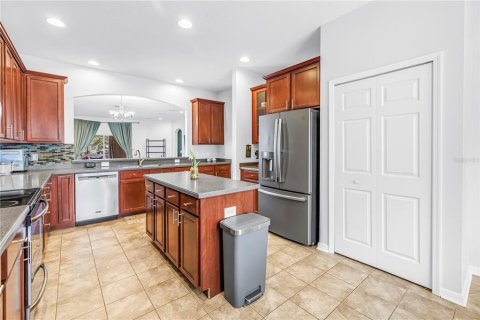 House in Gibsonton, Florida 3 bedrooms, 219.99 sq.m. № 2379652 - photo 8