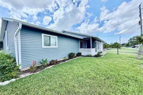 House in Port Charlotte, Florida 2 bedrooms, 107.4 sq.m. № 1876083 - photo 4