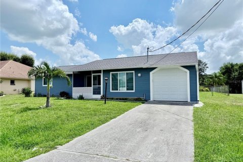 House in Port Charlotte, Florida 2 bedrooms, 107.4 sq.m. № 1876083 - photo 1