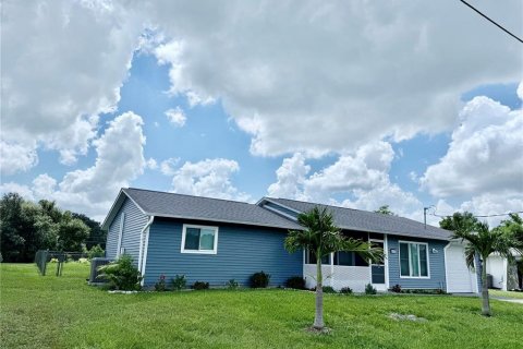 House in Port Charlotte, Florida 2 bedrooms, 107.4 sq.m. № 1876083 - photo 3