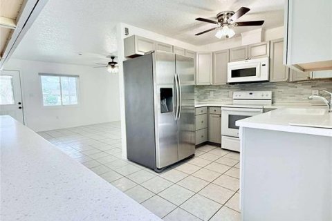 House in Port Charlotte, Florida 2 bedrooms, 107.4 sq.m. № 1876083 - photo 12