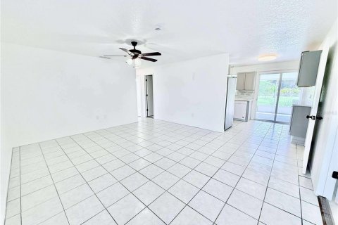 House in Port Charlotte, Florida 2 bedrooms, 107.4 sq.m. № 1876083 - photo 9