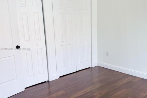 Touwnhouse à vendre à West Miami, Floride: 2 chambres, 106.84 m2 № 2424645 - photo 23