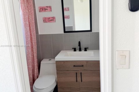 Touwnhouse à vendre à West Miami, Floride: 2 chambres, 106.84 m2 № 2424645 - photo 26