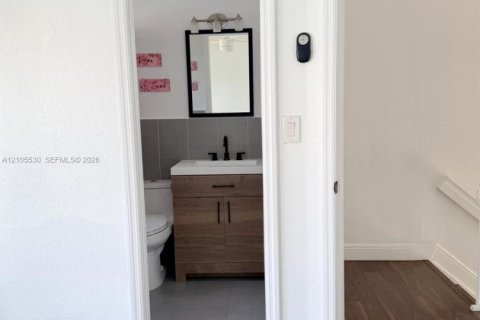 Touwnhouse à vendre à West Miami, Floride: 2 chambres, 106.84 m2 № 2424645 - photo 25