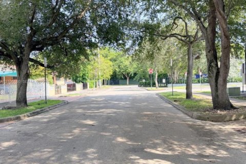 Touwnhouse à vendre à West Miami, Floride: 2 chambres, 106.84 m2 № 2424645 - photo 28