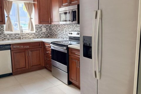 Touwnhouse à vendre à West Miami, Floride: 2 chambres, 106.84 m2 № 2424645 - photo 10