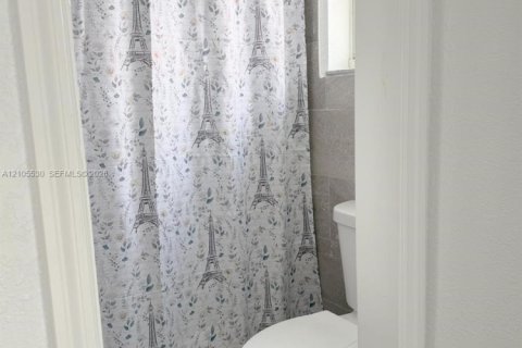 Touwnhouse à vendre à West Miami, Floride: 2 chambres, 106.84 m2 № 2424645 - photo 19