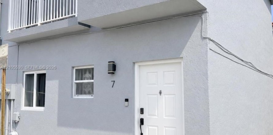 Touwnhouse à West Miami, Floride 2 chambres, 106.84 m2 № 2424645
