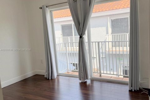 Touwnhouse à vendre à West Miami, Floride: 2 chambres, 106.84 m2 № 2424645 - photo 22