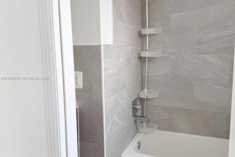 Touwnhouse à vendre à West Miami, Floride: 2 chambres, 106.84 m2 № 2424645 - photo 20
