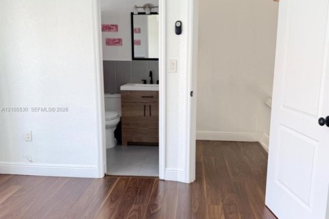 Touwnhouse à vendre à West Miami, Floride: 2 chambres, 106.84 m2 № 2424645 - photo 24