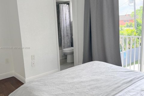 Touwnhouse à vendre à West Miami, Floride: 2 chambres, 106.84 m2 № 2424645 - photo 17