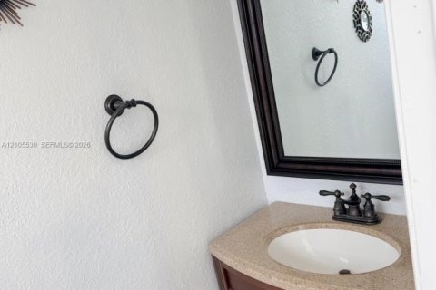 Touwnhouse à vendre à West Miami, Floride: 2 chambres, 106.84 m2 № 2424645 - photo 3