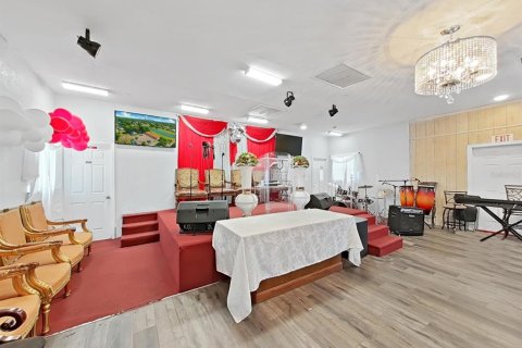 Propiedad comercial en venta en Tampa, Florida, 167.22 m2 № 1655168 - foto 18