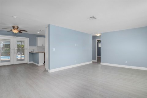 House in Fort Myers, Florida 3 bedrooms № 1825916 - photo 5
