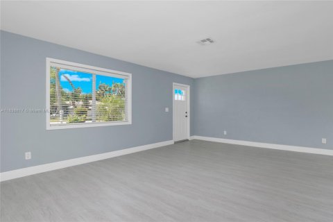 House in Fort Myers, Florida 3 bedrooms № 1825916 - photo 4