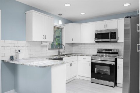 House in Fort Myers, Florida 3 bedrooms № 1825916 - photo 8