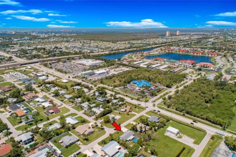 House in Fort Myers, Florida 3 bedrooms № 1825916 - photo 2