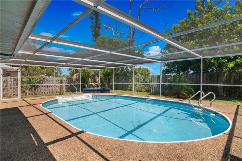 House in Fort Myers, Florida 3 bedrooms № 1825916 - photo 13