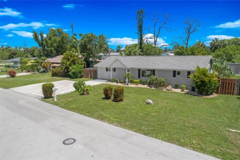 House in Fort Myers, Florida 3 bedrooms № 1825916 - photo 1