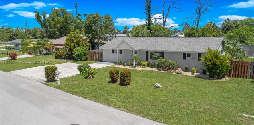 House in Fort Myers, Florida 3 bedrooms № 1825916