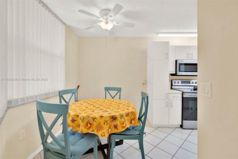 Copropriété à vendre à Sunrise, Floride: 3 chambres, 127.28 m2 № 1804412 - photo 17