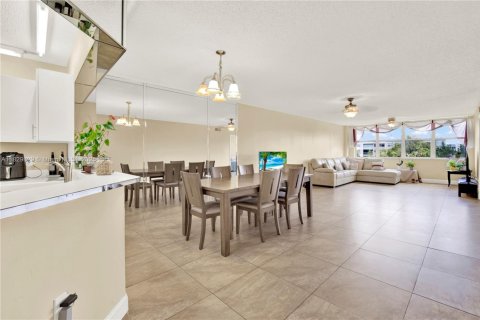 Copropriété à vendre à Sunrise, Floride: 3 chambres, 127.28 m2 № 1804412 - photo 10