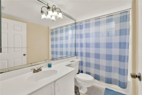 Copropriété à vendre à Sunrise, Floride: 3 chambres, 127.28 m2 № 1804412 - photo 22