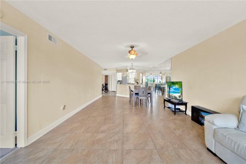 Copropriété à vendre à Sunrise, Floride: 3 chambres, 127.28 m2 № 1804412 - photo 6
