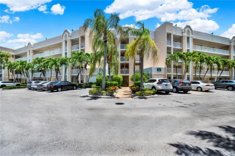 Copropriété à vendre à Sunrise, Floride: 3 chambres, 127.28 m2 № 1804412 - photo 1