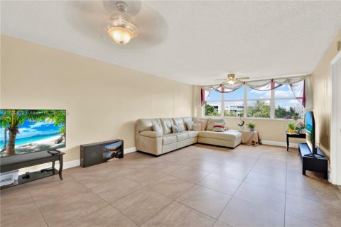 Copropriété à vendre à Sunrise, Floride: 3 chambres, 127.28 m2 № 1804412 - photo 9