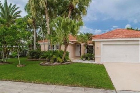 Casa en Pembroke Pines, Florida 3 dormitorios, 191.75 m2 № 2058867