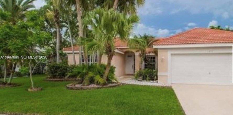 Casa en Pembroke Pines, Florida 3 dormitorios, 191.75 m2 № 2058867