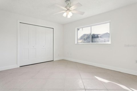House in New Port Richey, Florida 3 bedrooms, 174.47 sq.m. № 1918954 - photo 20