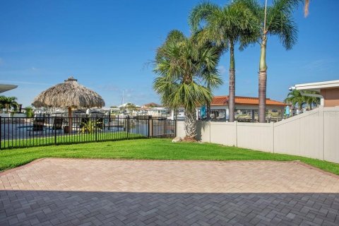 House in New Port Richey, Florida 3 bedrooms, 174.47 sq.m. № 1918954 - photo 29