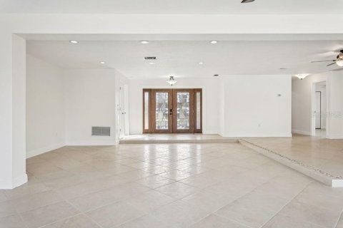 House in New Port Richey, Florida 3 bedrooms, 174.47 sq.m. № 1918954 - photo 5