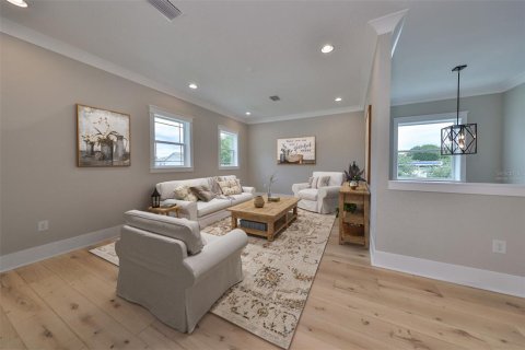 House in Tampa, Florida 4 bedrooms, 333.61 sq.m. № 1376823 - photo 29