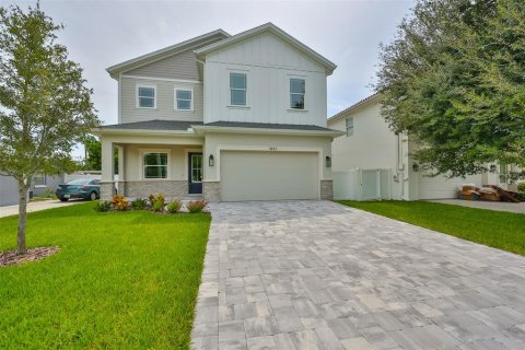 House in Tampa, Florida 4 bedrooms, 333.61 sq.m. № 1376823 - photo 1