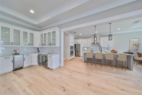 House in Tampa, Florida 4 bedrooms, 333.61 sq.m. № 1376823 - photo 19