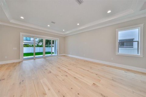 House in Tampa, Florida 4 bedrooms, 333.61 sq.m. № 1376823 - photo 24