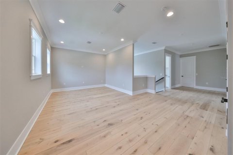 House in Tampa, Florida 4 bedrooms, 333.61 sq.m. № 1376823 - photo 27