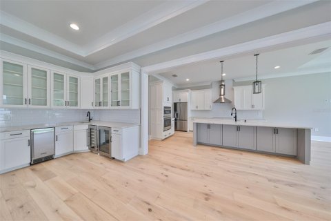 House in Tampa, Florida 4 bedrooms, 333.61 sq.m. № 1376823 - photo 18