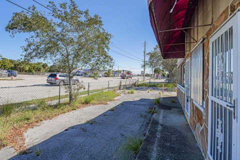 Propiedad comercial en venta en Melbourne, Florida № 2083702 - foto 4