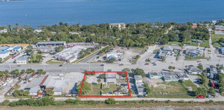Propiedad comercial en Melbourne, Florida № 2083702