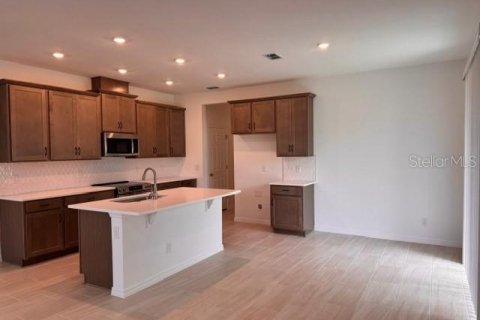 House in Groveland, Florida 4 bedrooms, 232.07 sq.m. № 2347164 - photo 4