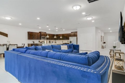 House in Davenport, Florida 10 bedrooms, 408.68 sq.m. № 2225725 - photo 10