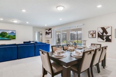 House in Davenport, Florida 10 bedrooms, 408.68 sq.m. № 2225725 - photo 8